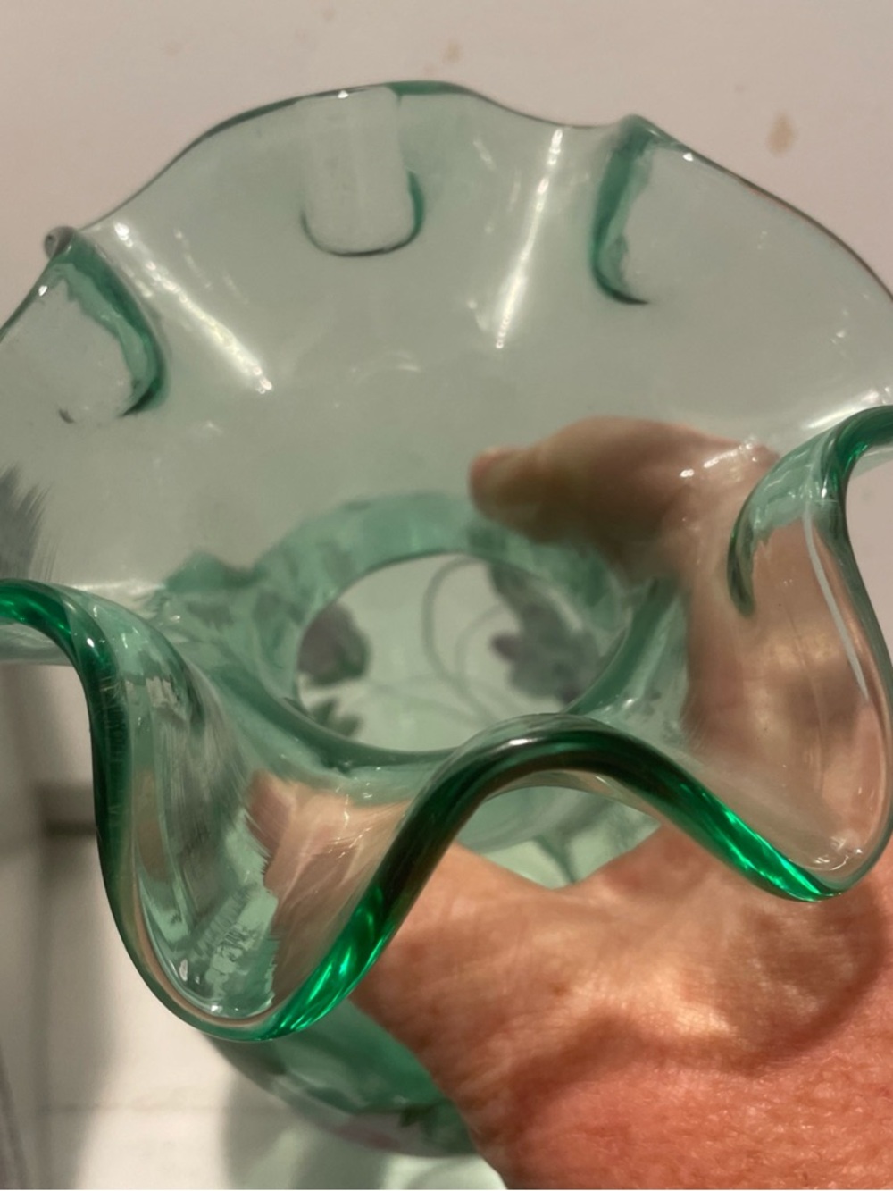 Fenton Hand-Painted and Artist signed Teal Green Glass Vase - Picture 3 of 10